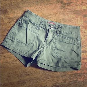 Junior’s short army green shorts size 1